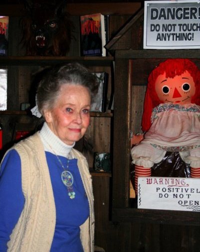 La muñeca Annabelle, una historia real  Leyenda Cósmica